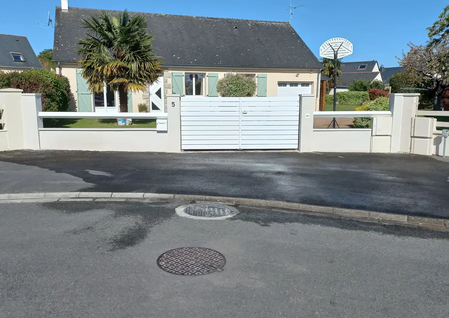 Ma&ccedil;on &agrave; Montreuil-Juign&eacute;